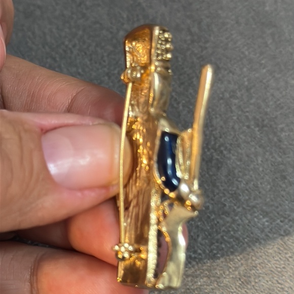 Vintage Toy Soldier Pin Brooch Nutcracker Enamel Silver Tone Metal Rhinestones - Picture 9 of 9